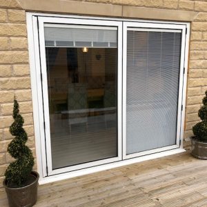 bi-fold-door-closed-blind-up-7